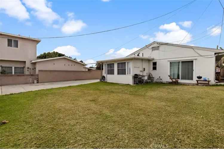 Duplex For Sale in 3750, Locust Avenue, Long Beach, California