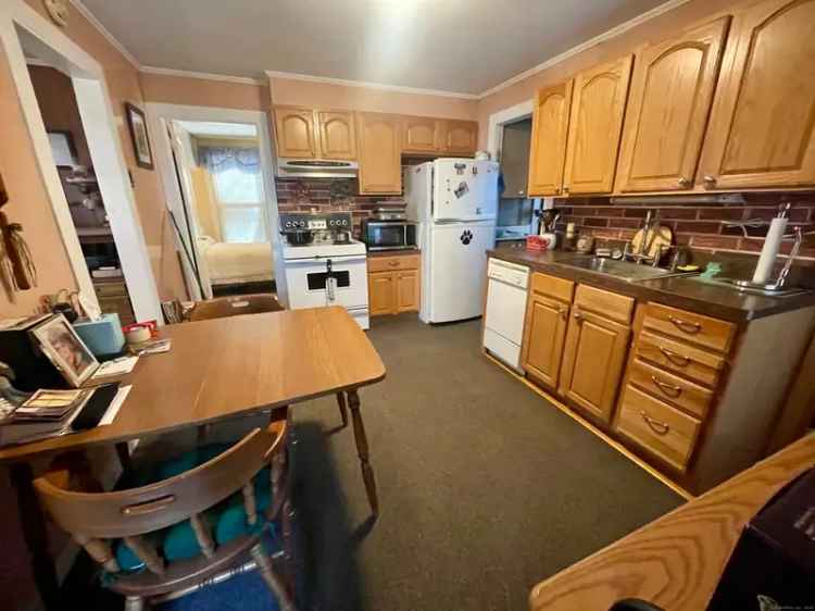 Single-family house For Sale in 26, Fortuna Street, Waterbury, Connecticut