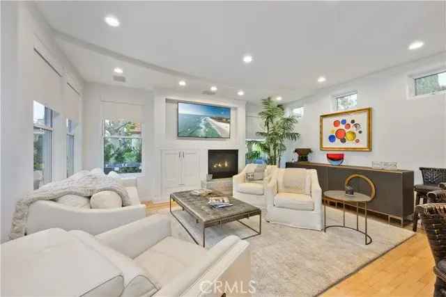 Single-family house For Sale in 201, Via Cordova, Newport Beach, California