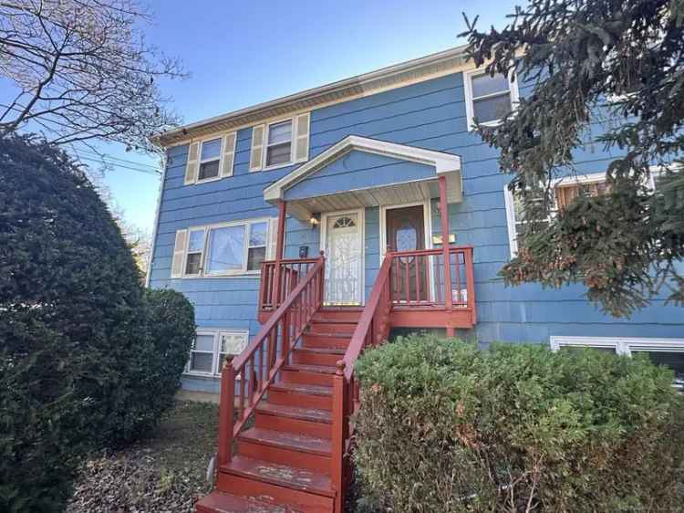 Single-family house For Sale in 171, Wooster Avenue, Stratford, Connecticut