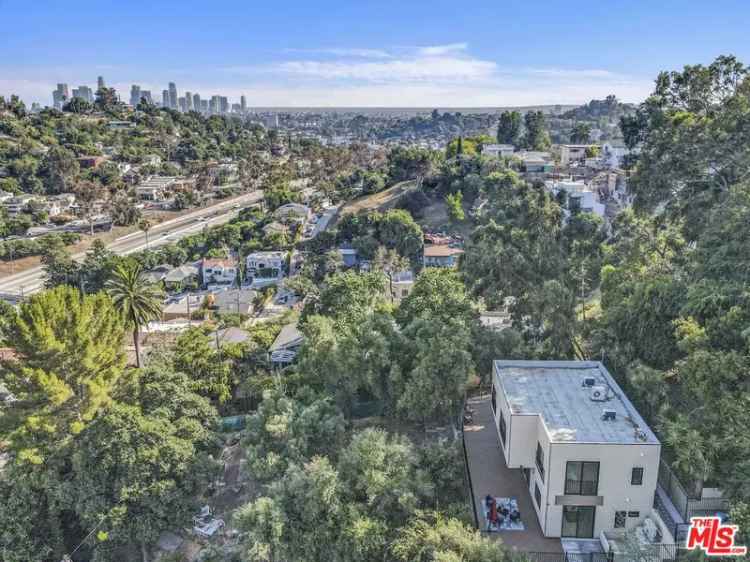 Single-family house For Sale in 2315, Loma Vista Place, Los Angeles, California