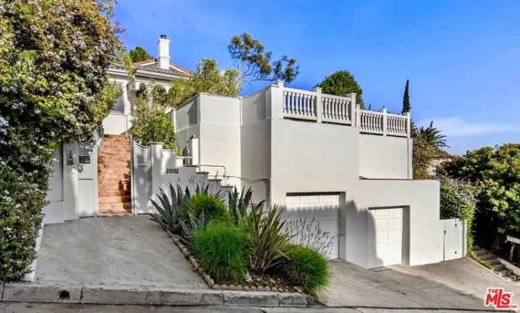 Single-family house For Sale in 2002, Hillcrest Road, Los Angeles, California