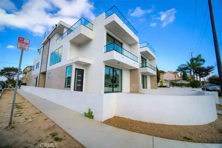 Single-family house For Sale in 201, Indianapolis Avenue, Huntington Beach, California