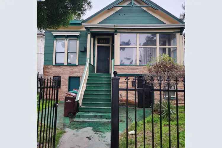 Duplex For Sale in 927, Chester Street, Oakland, California