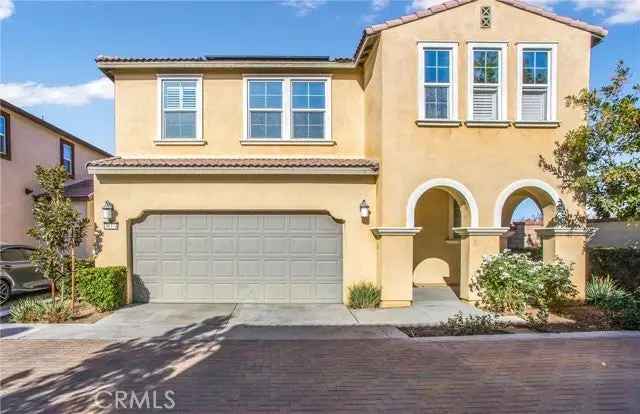 Single-family house For Sale in 30374, Village Knoll Drive, Menifee, California