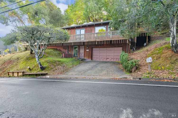 Single-family house For Sale in 85, Woodside Drive, San Anselmo, California