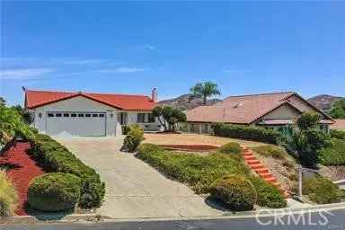 Single-family house For Sale in 22960, Cove View Street, Canyon Lake, California