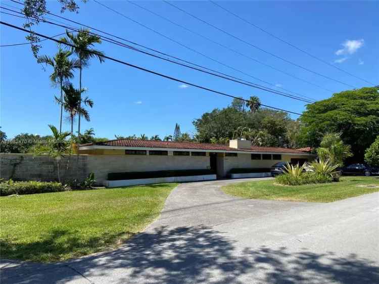 Single-family house For Sale in 5900, Southwest 34th Street, Coral Gables, Florida