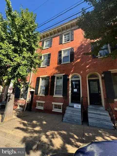 Multi-family house For Sale in Wilmington, Delaware