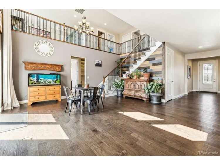 Single-family house For Sale in Arvada, Colorado