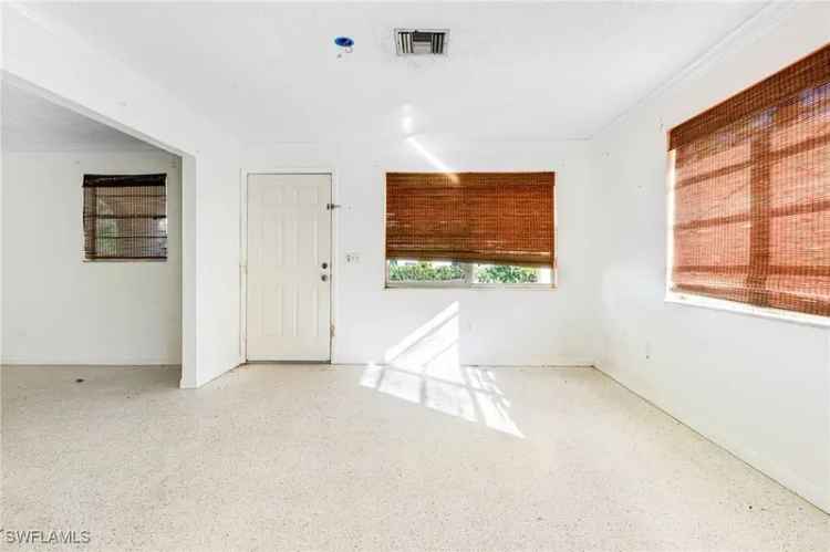 Single-family house For Sale in Naples, Florida