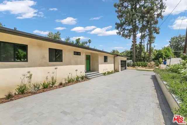 Single-family house For Sale in 4739, Corbin Avenue, Los Angeles, California