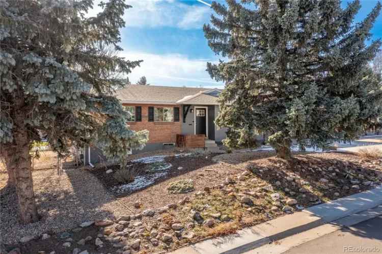 Single-family house For Sale in 12482, West Mississippi Avenue, Lakewood, Colorado