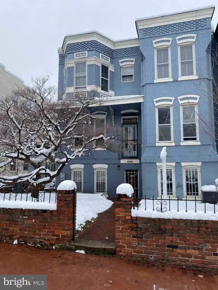 Single-family house For Sale in 656, 12th Street Northeast, Washington, District of Columbia