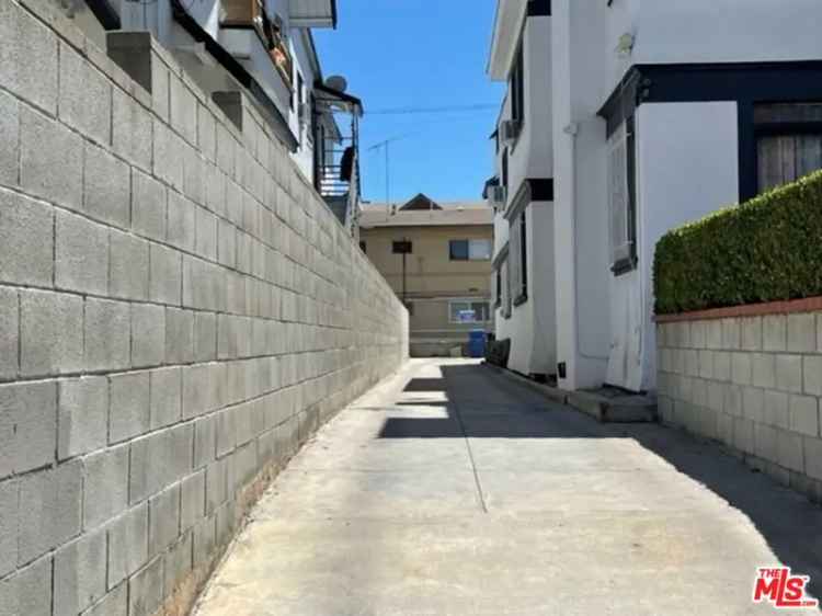 Multi-family house For Sale in 2700, James M Wood Boulevard, Los Angeles, California