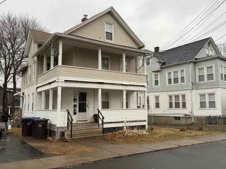 Multi-family house For Sale in 27, Holmes Avenue, New Britain, Connecticut