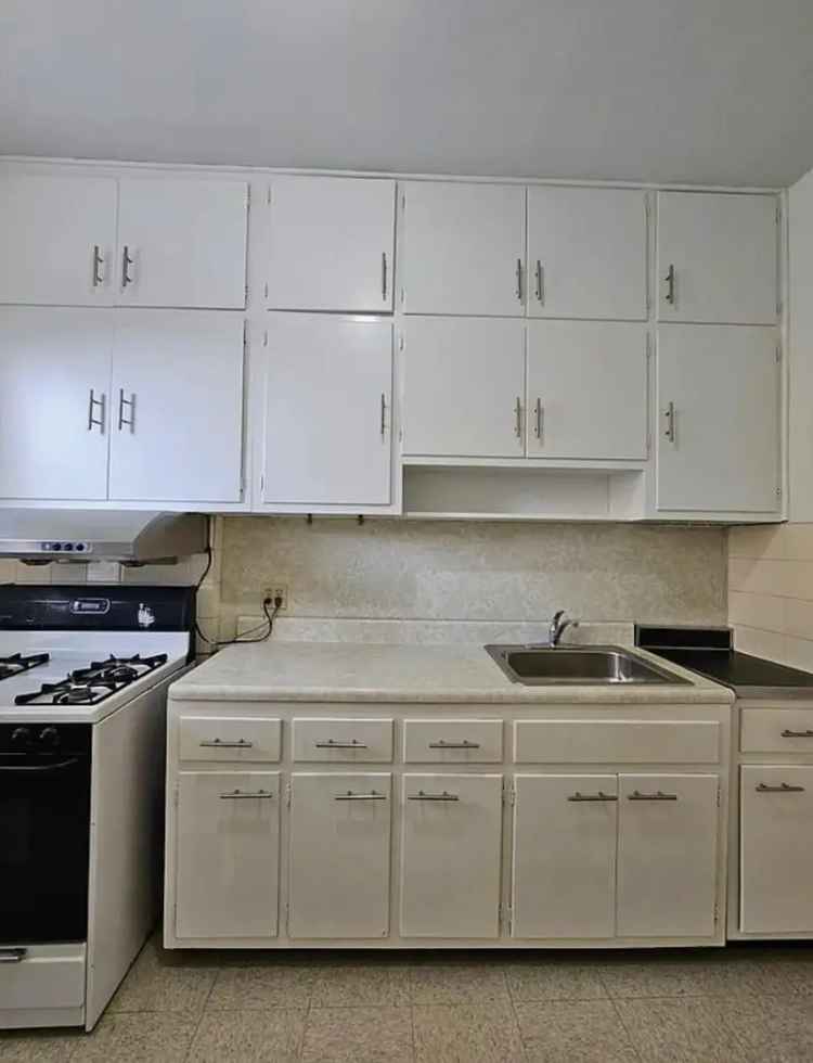 1 Bedroom Apartment for Rent Near Broadway and 43rd Street