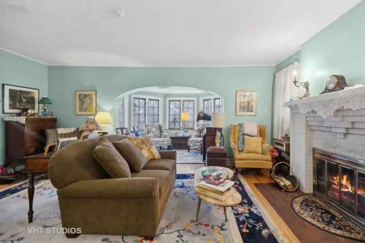 Single-family house For Sale in 1004, Dobson Street, Evanston, Illinois