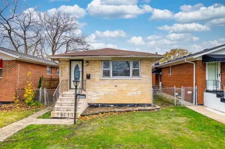 Single-family house For Sale in 11832, South Loomis Street, Chicago, Illinois