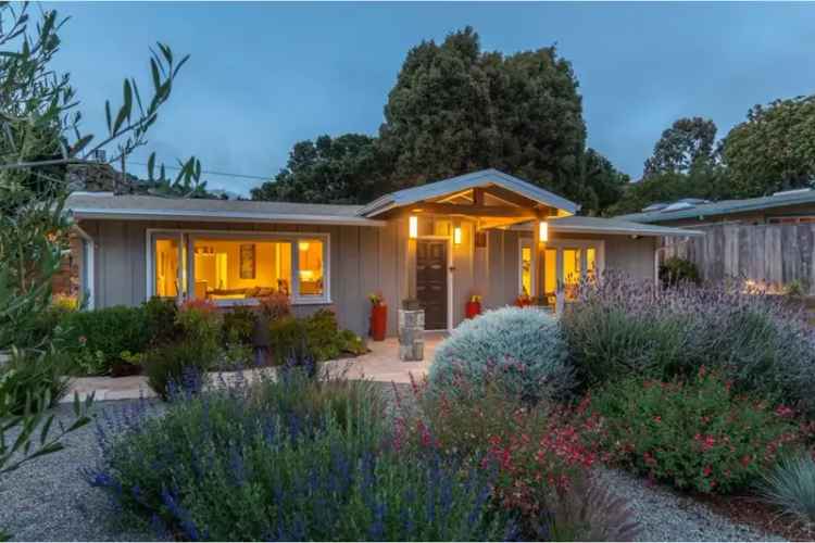 Single-family house For Sale in Carmel Valley, California