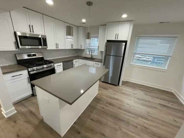 Ravenswood Renovated Apartment for Rent