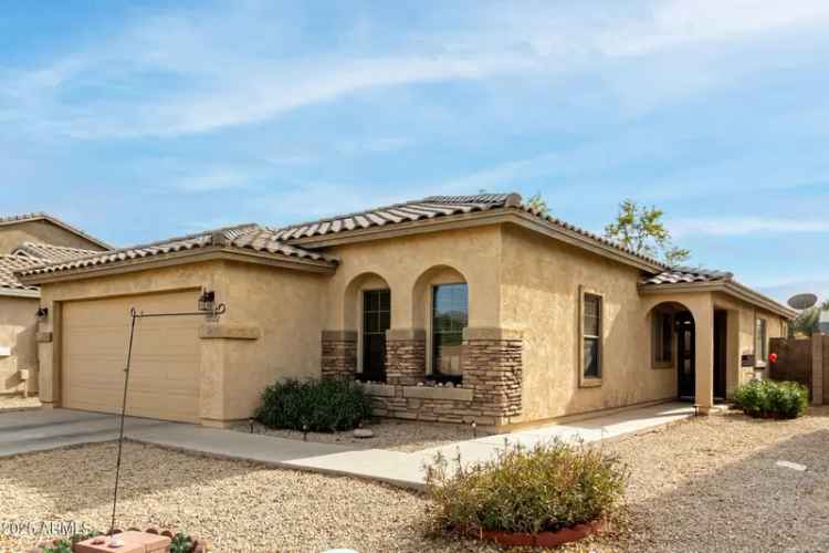 Single-family house For Sale in 1483, East Bradstock Way, San Tan Valley, Arizona