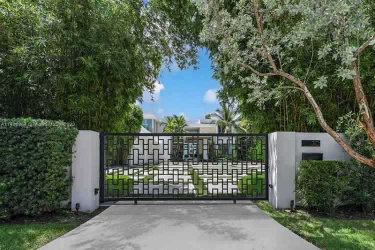 Single-family house For Sale in 30, Palm Avenue, Miami Beach, Florida