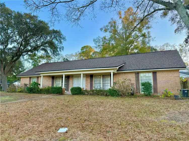 Single-family house For Sale in Mobile, Alabama