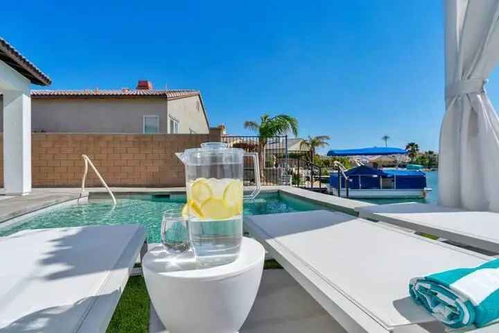 Single-family house For Sale in 84297, Canzone Drive, Indio, California