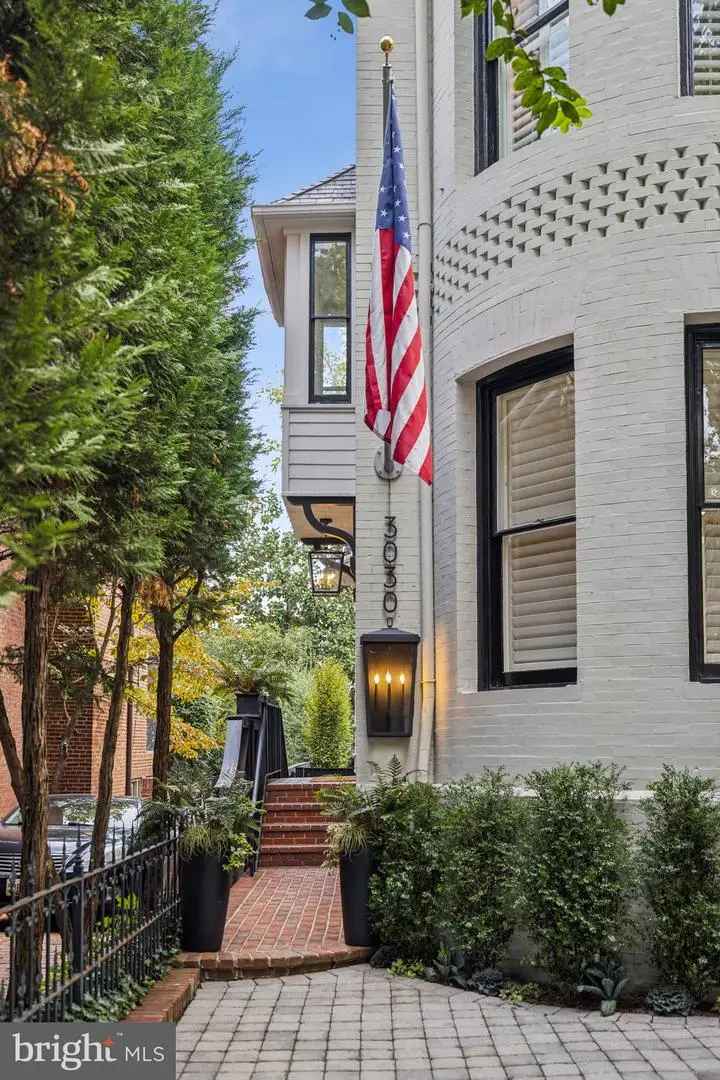 Single-family house For Sale in 3030, Q Street Northwest, Washington, District of Columbia