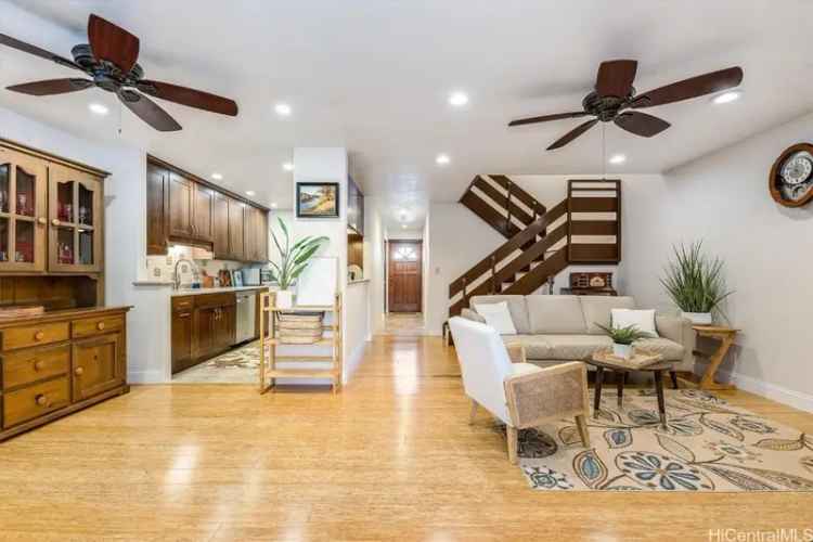 Single-family house For Sale in Mililani Town, Hawaii