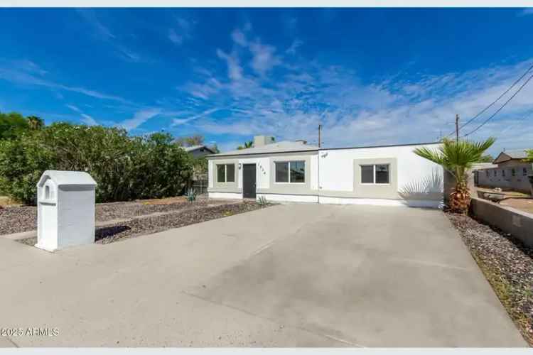 Single-family house For Sale in 1934, East Monte Vista Road, Phoenix, Arizona