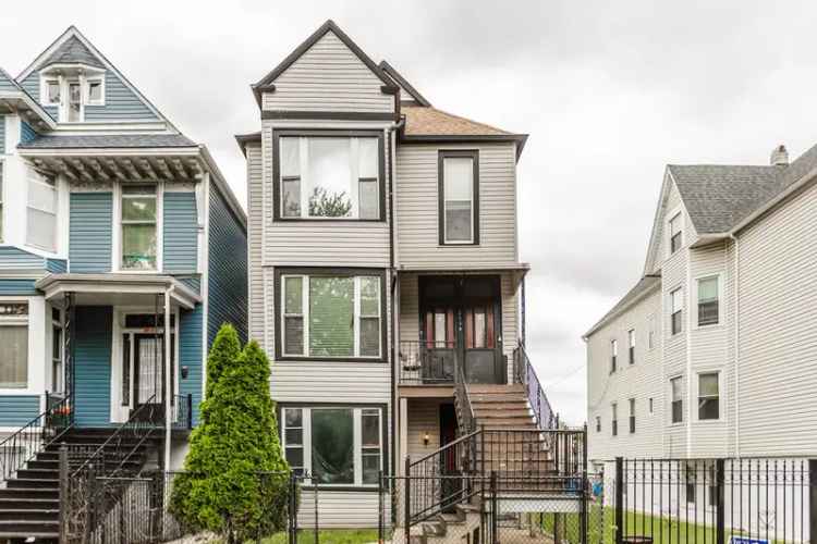 Multi-family house For Sale in 8938, South Exchange Avenue, Chicago, Illinois