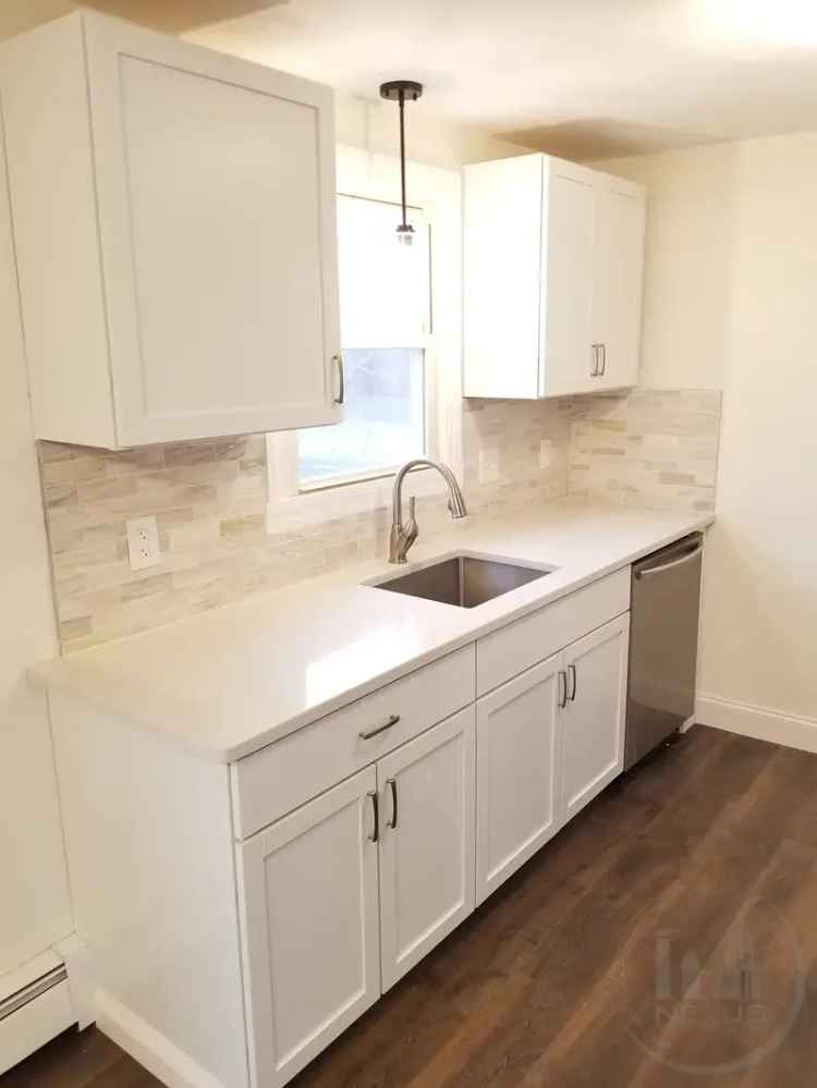 Renovated 2-Floor Apartment in Riverside RI