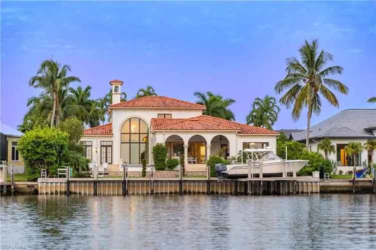 Single-family house For Sale in Naples, Florida