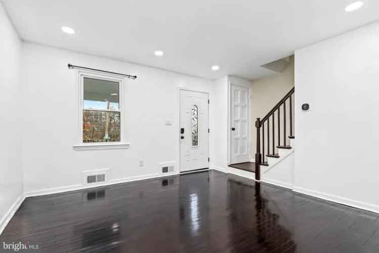 Single-family house For Sale in 607, Farragut Place Northeast, Washington, District of Columbia