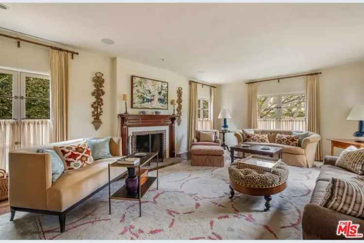 Single-family house For Sale in 131, South Carmelina Avenue, Los Angeles, California