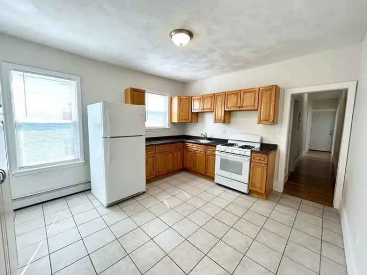 4 Bedroom Apartment in Dorchester - Spacious & Convenient