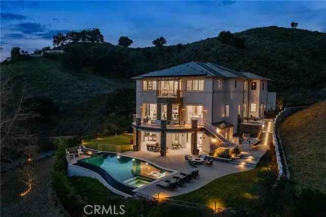 Single-family house For Sale in Calabasas, California