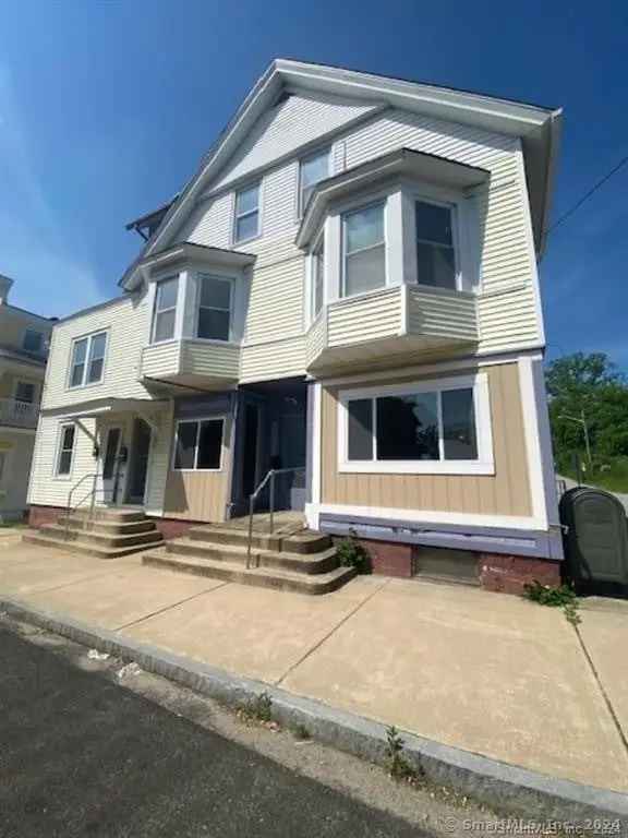 Multi-family house For Sale in Norwich, Connecticut