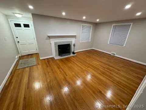 Single-family house For Sale in 143, Florence Street, West Hartford, Connecticut