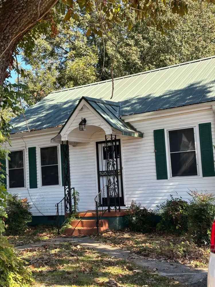 Single-family house For Sale in 714, North Water Street, Tuscumbia, Alabama