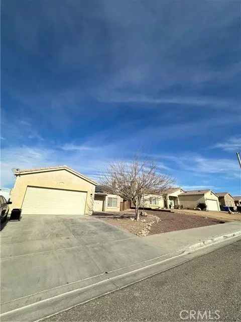 Single-family house For Sale in 14948, Gloria Lane, Victorville, California