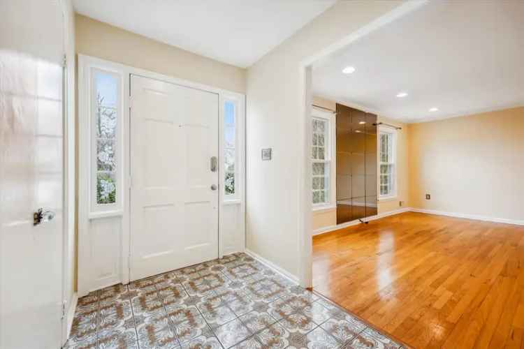 Single-family house For Sale in 12004, Reynolds Avenue, Potomac, Maryland