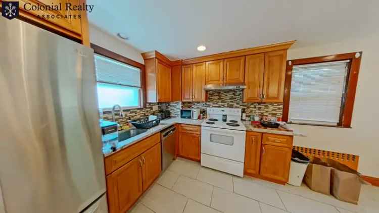 1 Bedroom Moody Street Home - Modern Kitchen Hardwood Floors