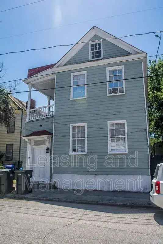 2 Bed 1 Bath Downtown Apartment for Rent