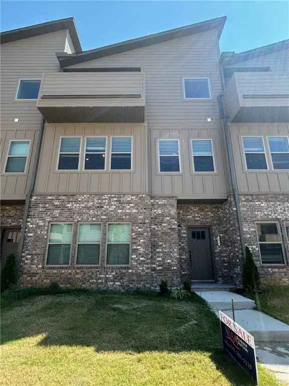 House For Sale in Fayetteville, Arkansas