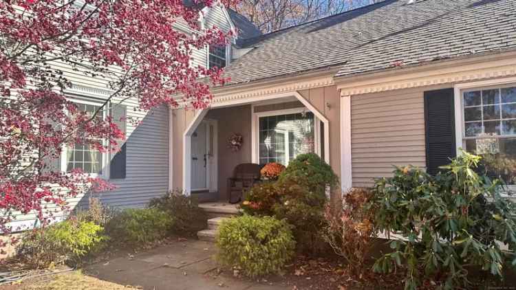 Single-family house For Sale in 28, Mountain Brook Road, North Haven, Connecticut