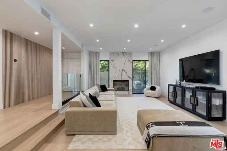 Condo For Sale in 2322, Century Hill, Los Angeles, California