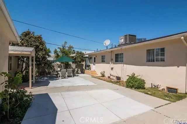 Multi-family house For Sale in 638, Salem Street, Glendale, California